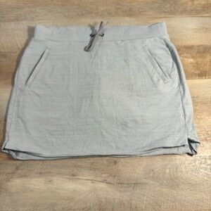 Athleta Modern Metro Gray Striped Skort with Zipper Pockets Size Medium